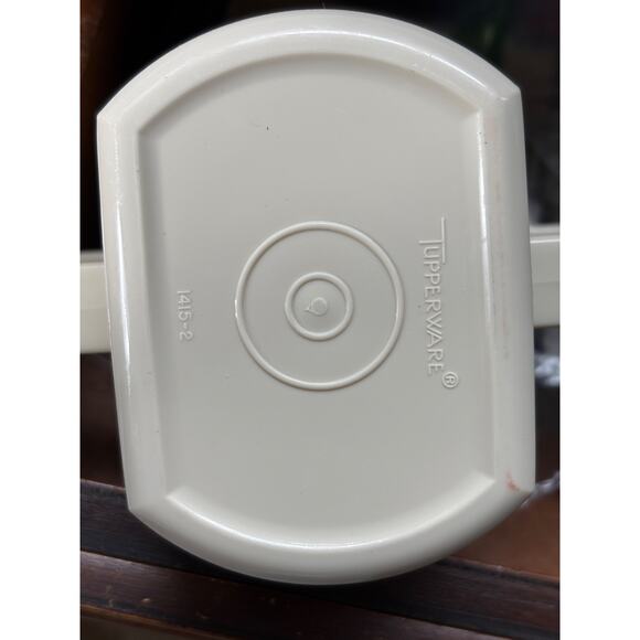 Vintage MCM Tupperware Creamer and Sugar Set Almond Push Seal Top 1414 and 1415 - Picture 5 of 8